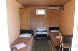 Гостиница Адель Архипо-Осиповка  Двухместный номер с 2 отдельными кроватями и ванной комнатой-2